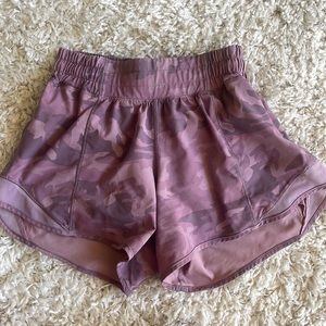 Lululemon Hotty Hot Low-Rise Lined Short 4”